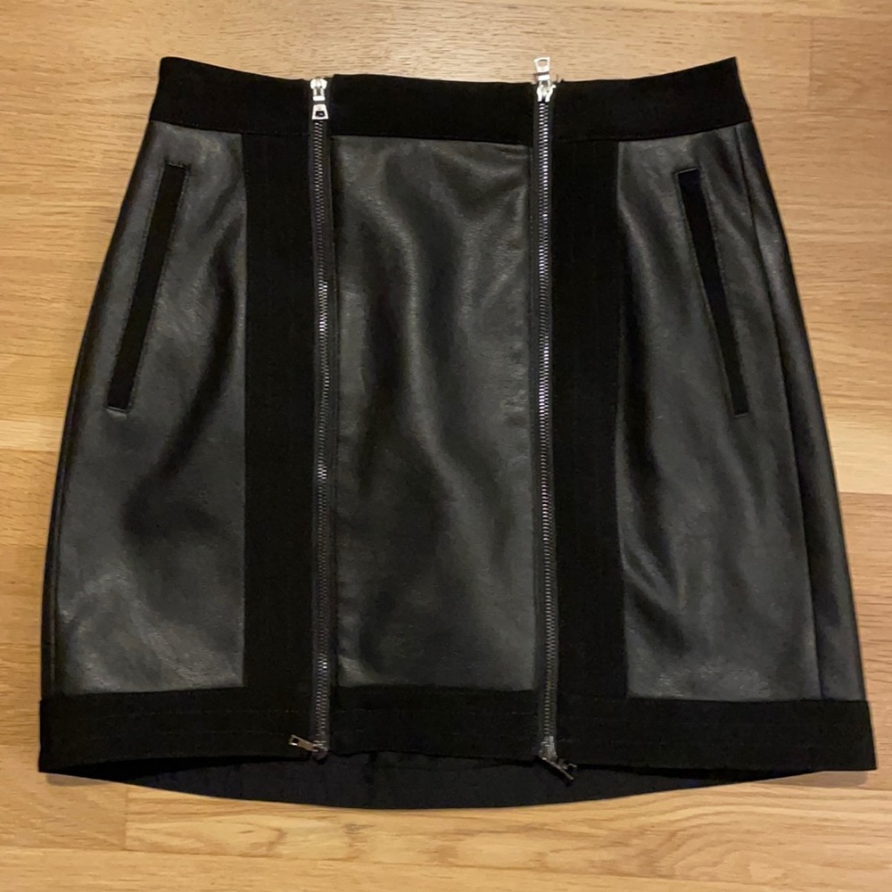 BCBGMAXAZRIA's Roxy mini leather skirt size XS - Picture 1 of 5